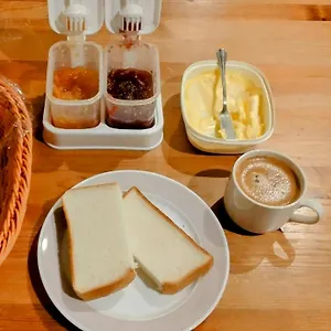 Tonarino Hostel